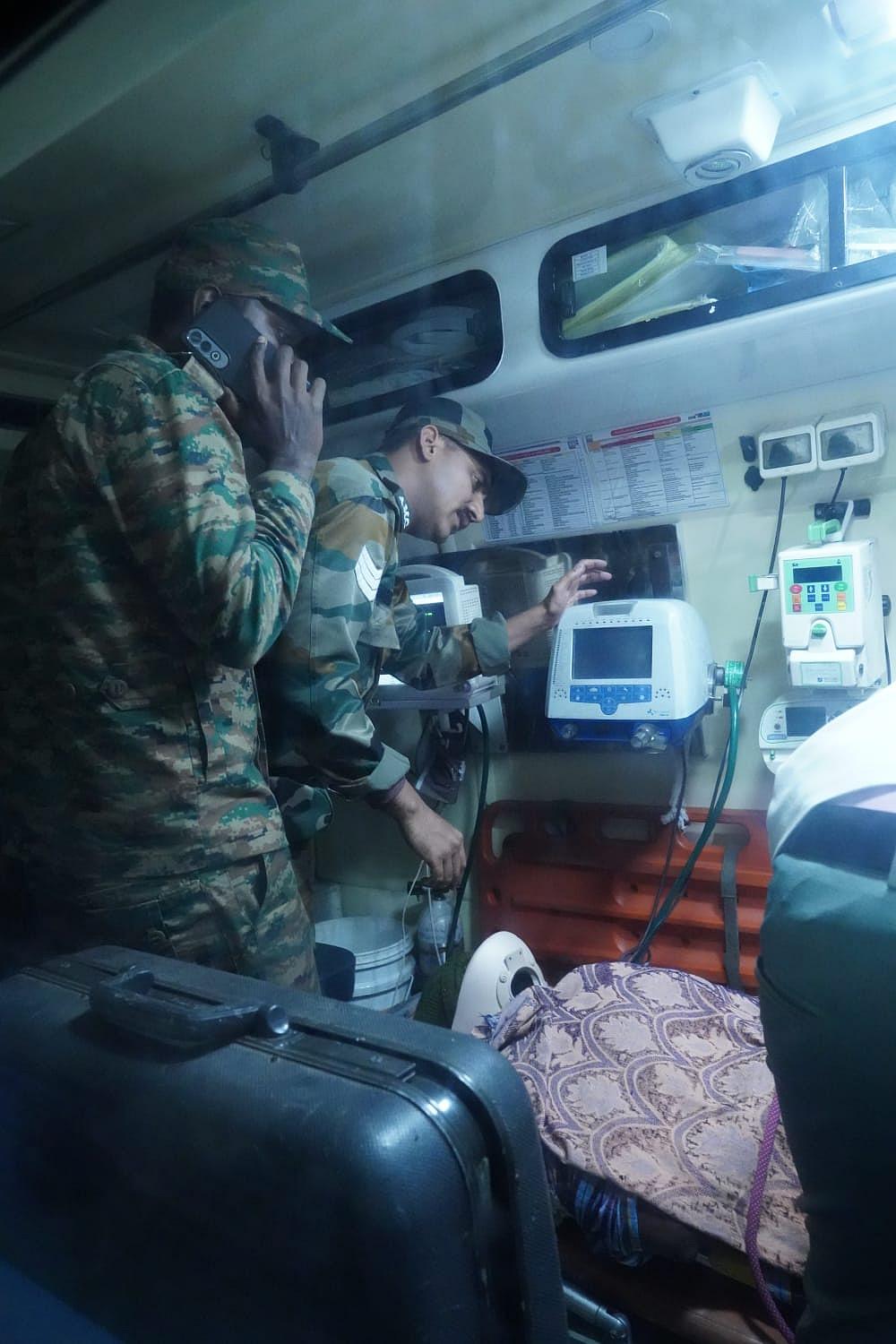 ஊசிமலை காட்சி முனை மீட்பு பணி