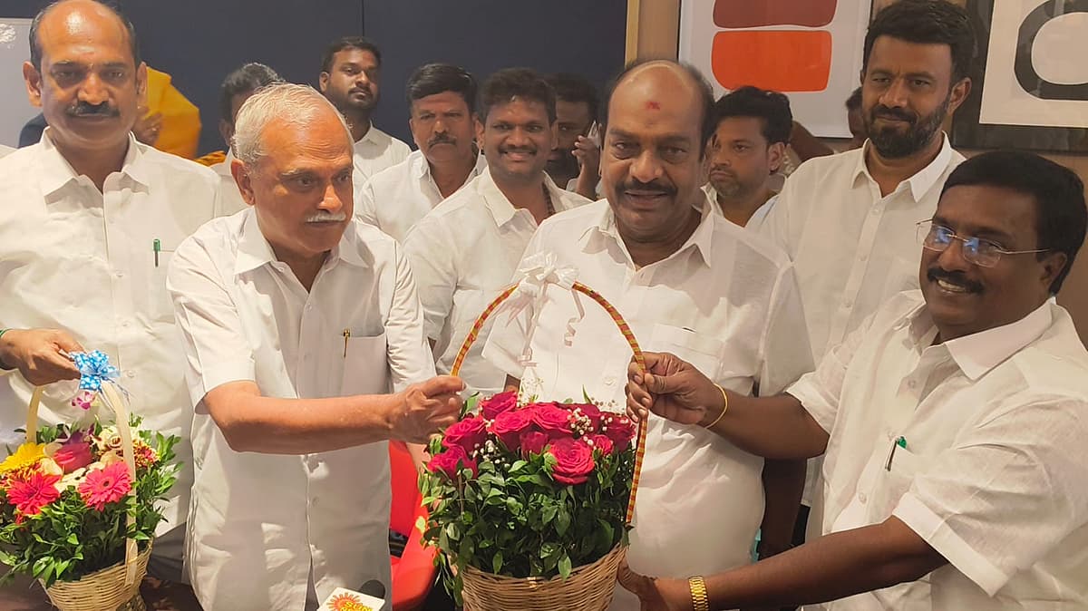 காங்கிரஸ் தலைவர் வைத்திலிங்கம், ஜெகத்ரட்சகன், எதிர்க்கட்சித் தலைவர் சிவா