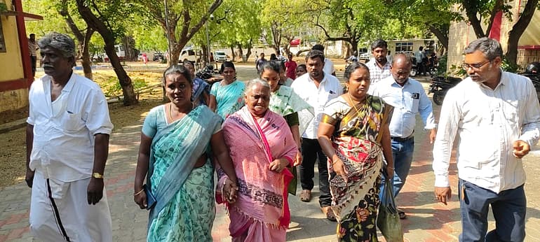 உயிரிழந்த ஜெயராஜ்- பென்னிக்ஸ் உறவினர்கள்