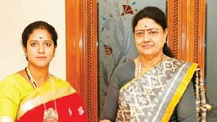 சசிகலாவுடன் ஜீவிதா நாச்சியார்