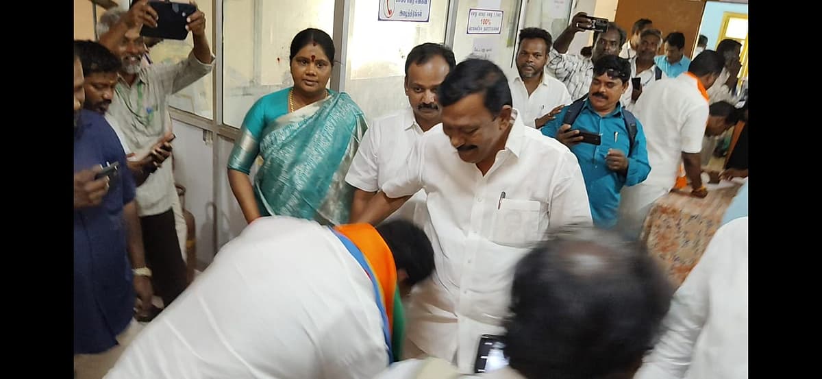 காலில் விழும் அ.தி.மு.க வேட்பாளர் சுதாகர்