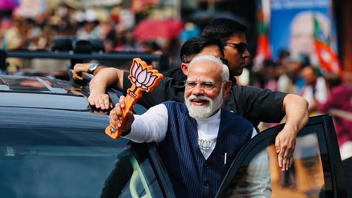 பிரதமர் மோடி ரோடு ஷோ