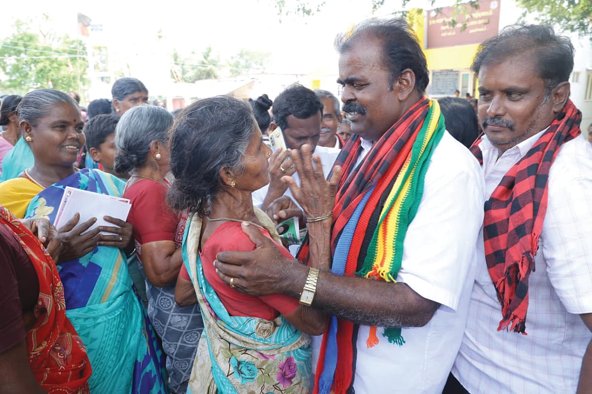 மக்களுடன்