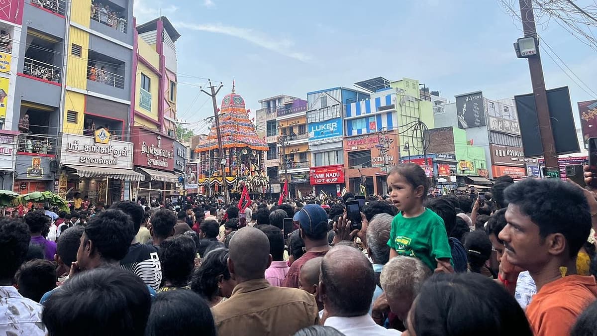 மதுரை சித்திரை திருவிழா - தேரோட்டம்