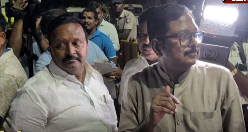 டி.டி.வி.தினகரன் உடன் எஸ்.காமராஜ்