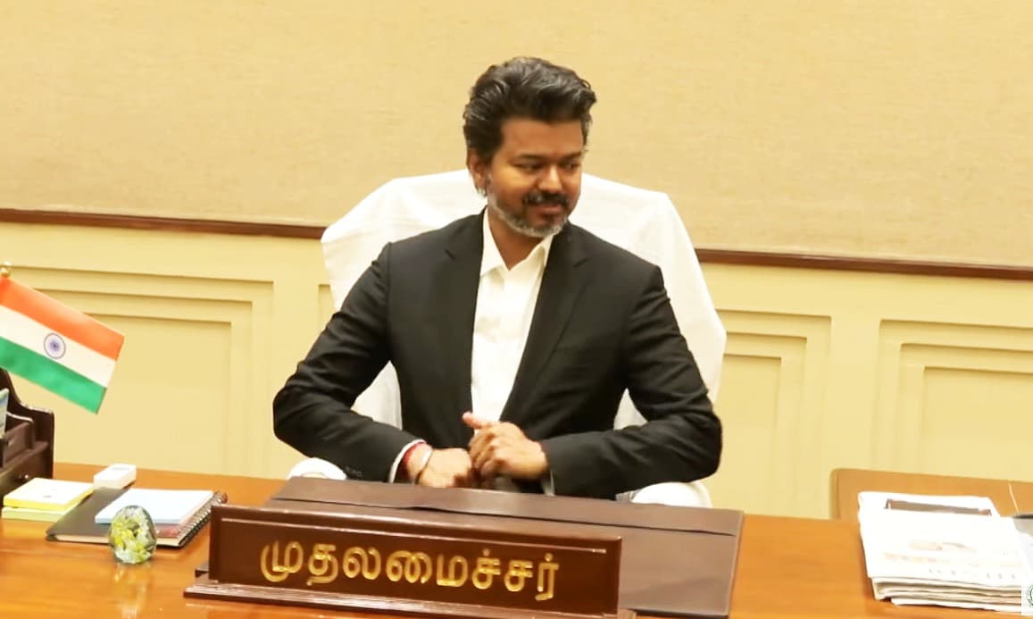 முதல்வர் நாற்காலியில் விஜய்