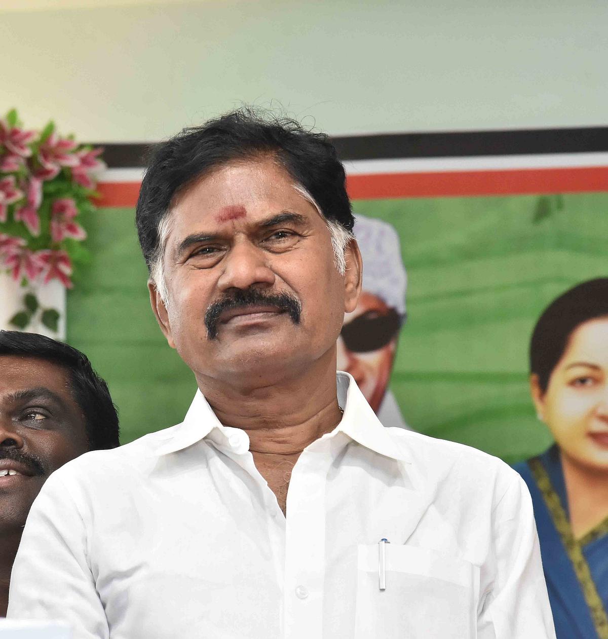 முருக்கோடை ராமர்