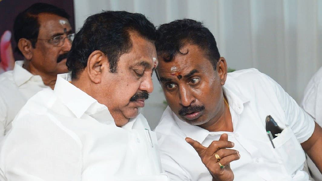 எடப்பாடி பழனிசாமி, வேலுமணி