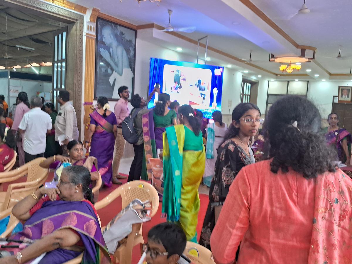பாரம்பர்ய கண்டாங்கி சேலை `டு' அரிய வகை ஆன்டிக் பொருள்கள்; களைகட்டும் செட்டிநாட்டு சந்தை!