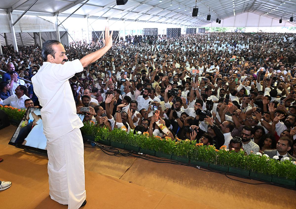பதவியேற்பு விழாவில் வி.டி.சதீசன்