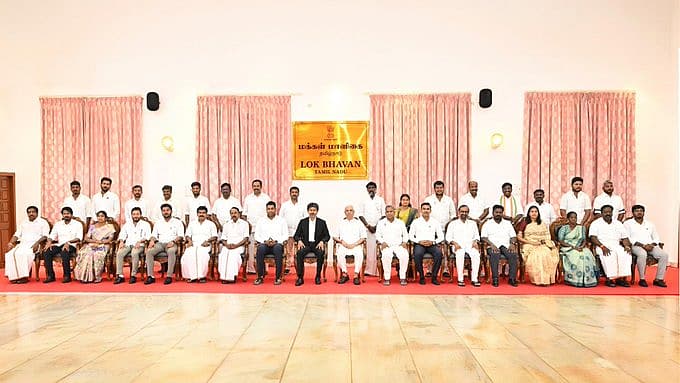 பதவியேற்றுகொண்ட அமைச்சர்கள்