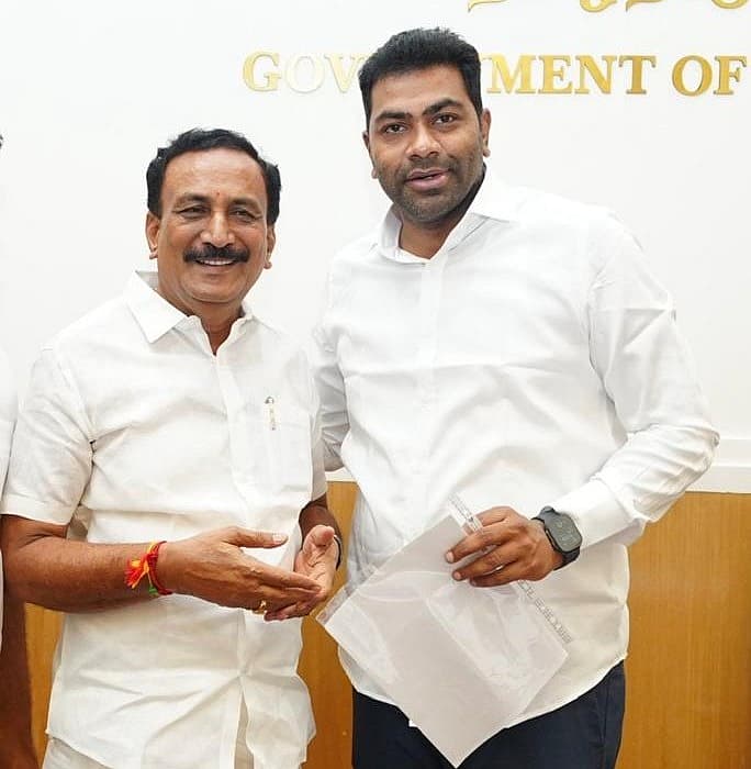 ஆதவ் அர்ஜுனாவுடன் எஸ்.எம்.சுகுமார்