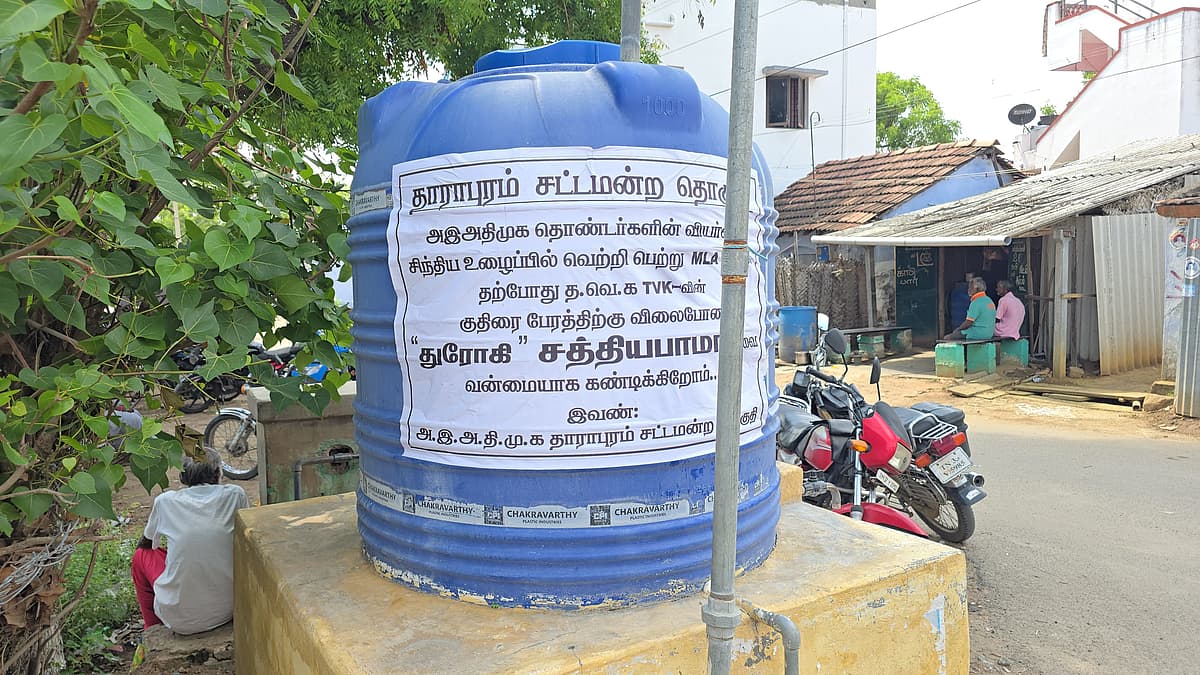 தாராபுரத்தில் கவனத்தை ஈர்க்கும் சர்ச்சை போஸ்டர்கள்