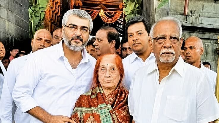 தாயாருடன் நடிகர் அஜித்