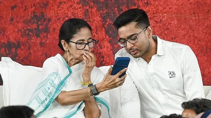 அபிஷேக்குடன் மம்தா பானர்ஜி