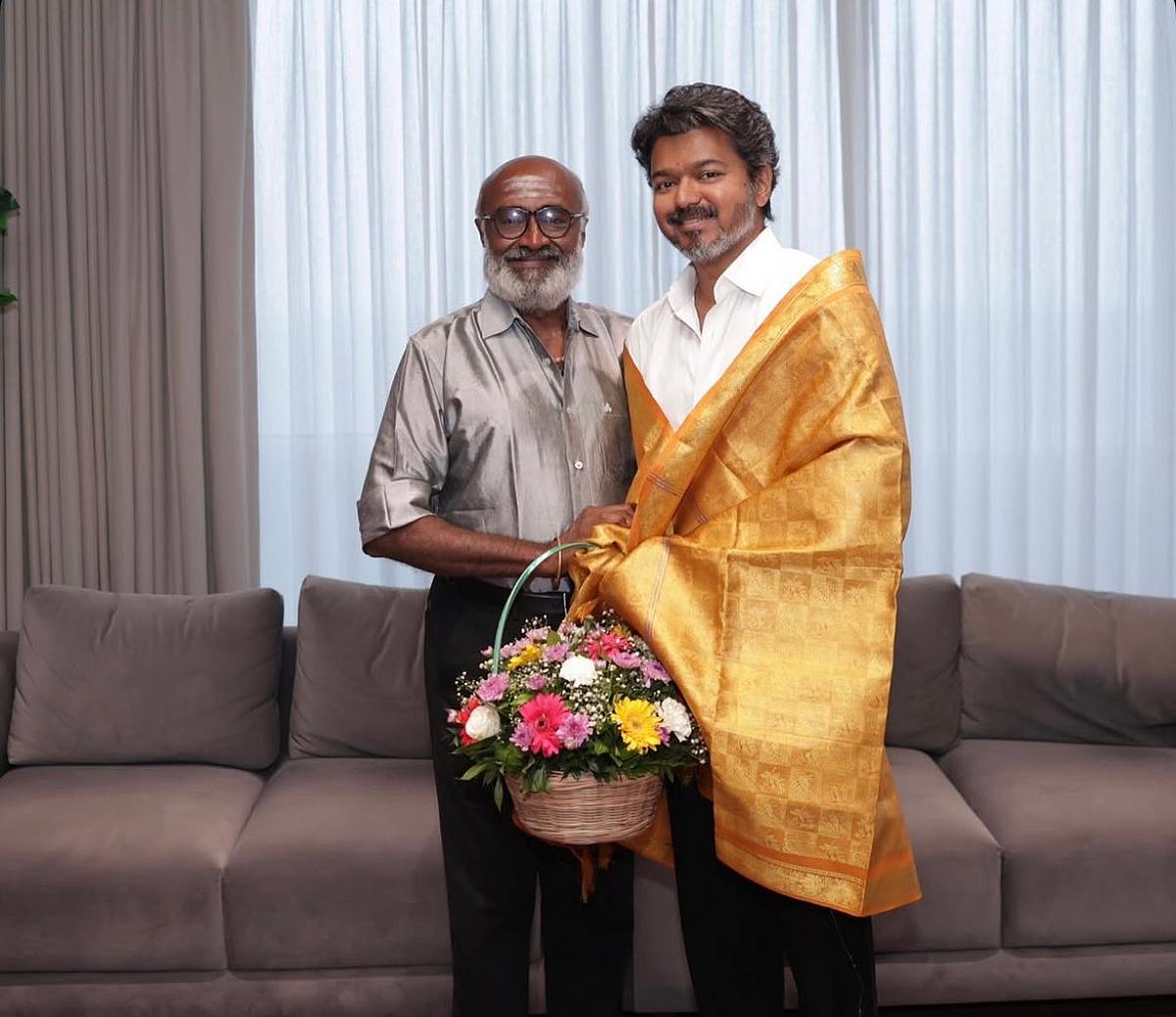 விஜய்யுடன்..