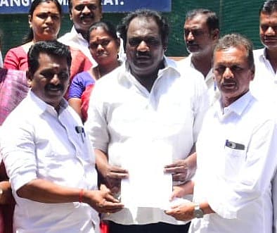 மதுரை அ.தி.மு.க கவுன்சிலர்கள்