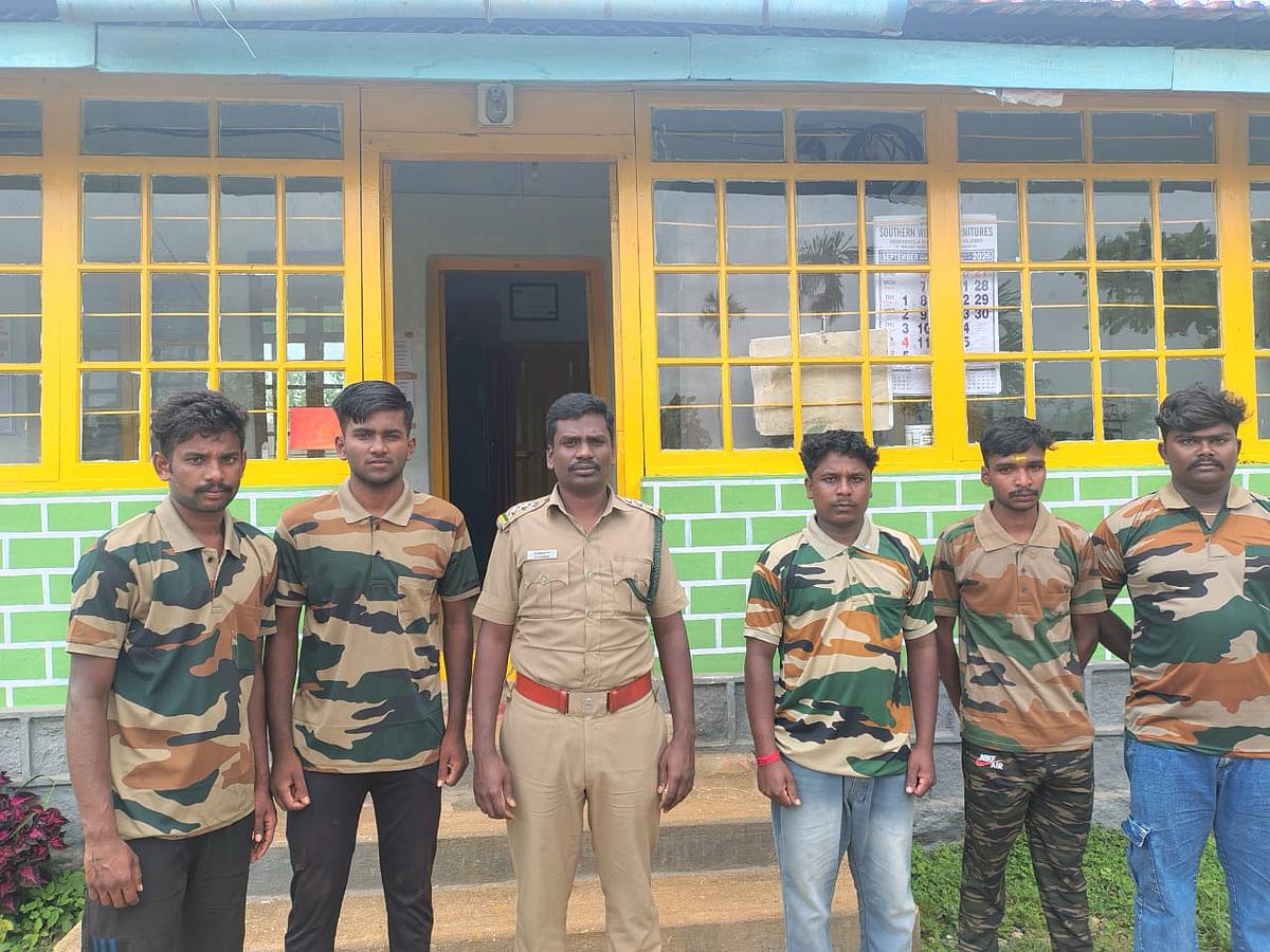 யானை கண்காணிப்பு பணியில் உள்ளூர் இளைஞர்கள்