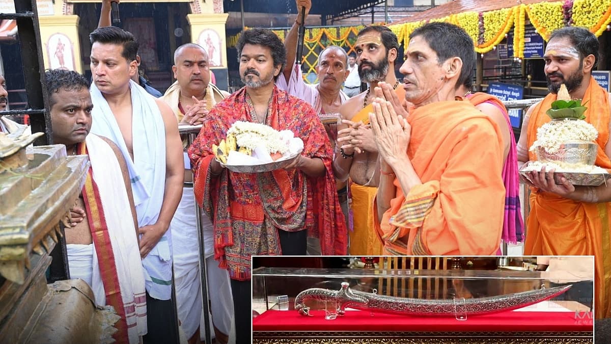 மூகாம்பிகை கோயிலில் விஜய் - வெள்ளி வாள்