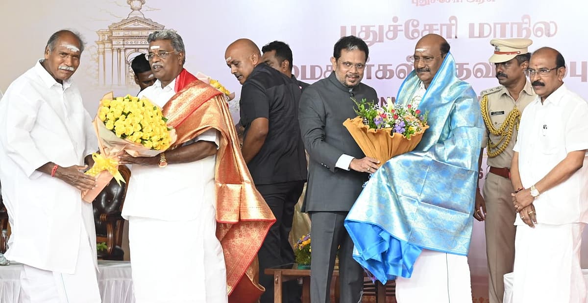 முதல்வர் ரங்கசாமியுடன் இலாகா இல்லாத அமைச்சர்கள்