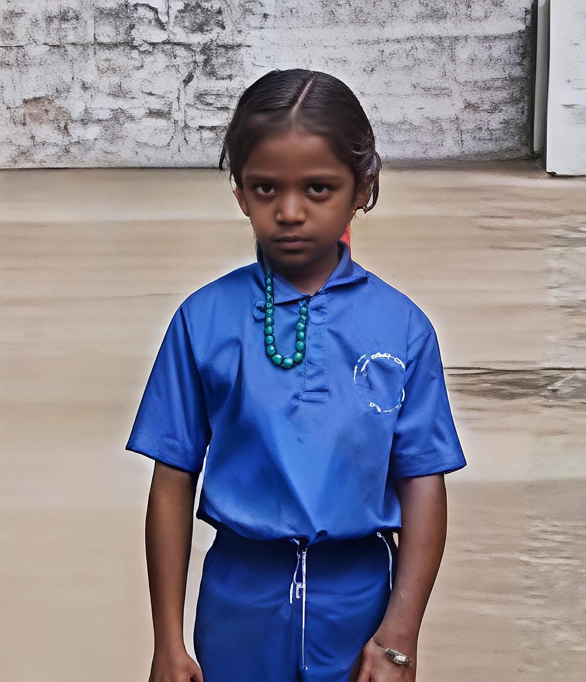 உயிரிழந்த மாணவி மேனகா