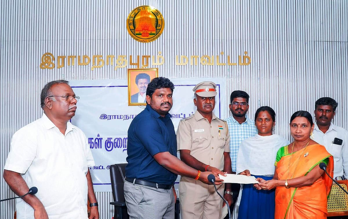 நிதி உதவி வழங்கிய துணை ஆய்வாளர் சுபாஷ் சீனிவாசன்