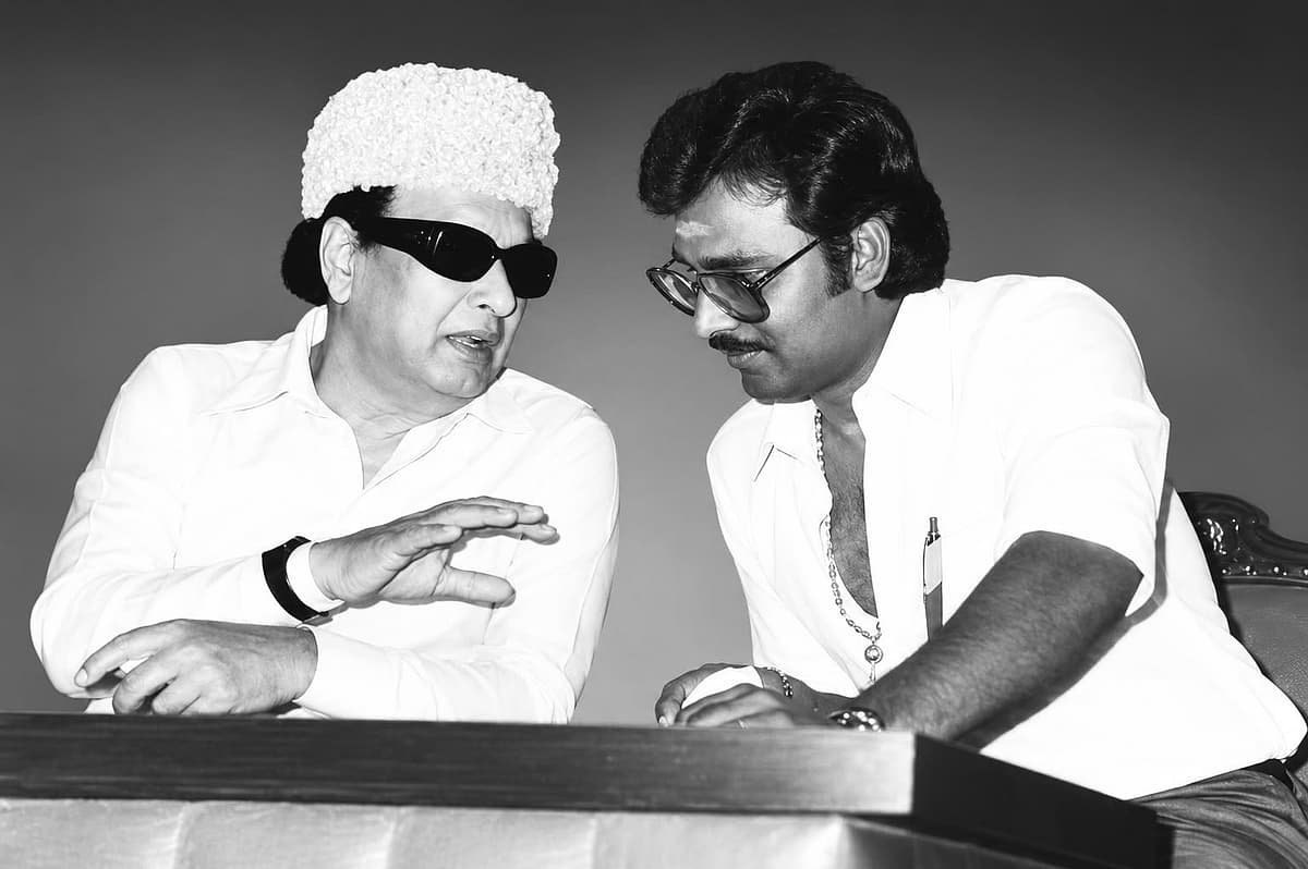 எம்.ஜி.ஆர் - பாக்யராஜ்