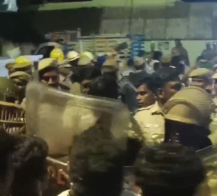 காவல்துறை தடியடி