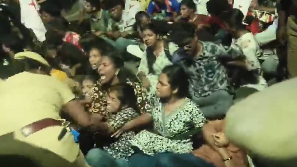 சென்னை மாணவர்கள் போராட்டம்: வலுகட்டாயமாக அப்புறப்படுத்தை காவல்துறை;  களத்தில் என்ன நடந்தது? | Chennai student protest: Police forcibly remove  protesters. - Vikatan