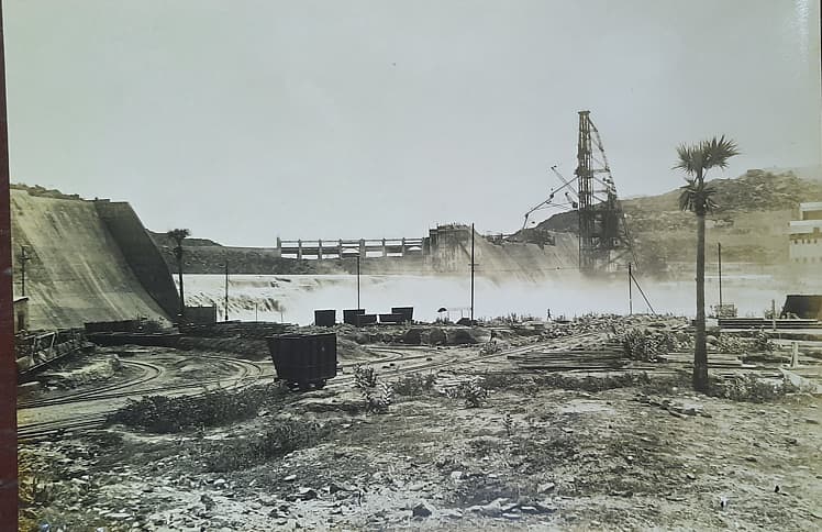 SPILLWAY வழியாக நீர் வெளியேற்றம்