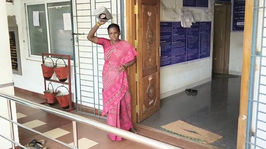 நிலத்தை மீட்க தீகுளிக்க முயன்ற நித்யா