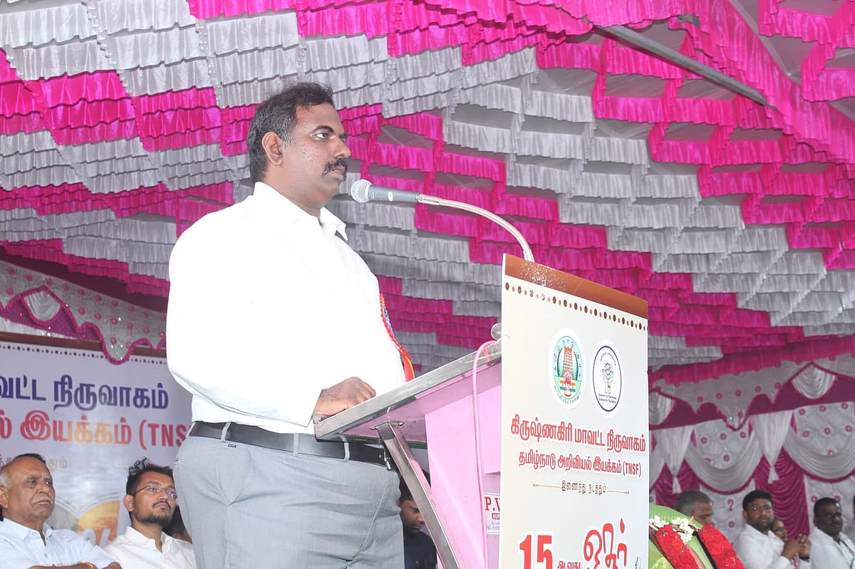 கலெக்டர் தினேஷ்குமார்