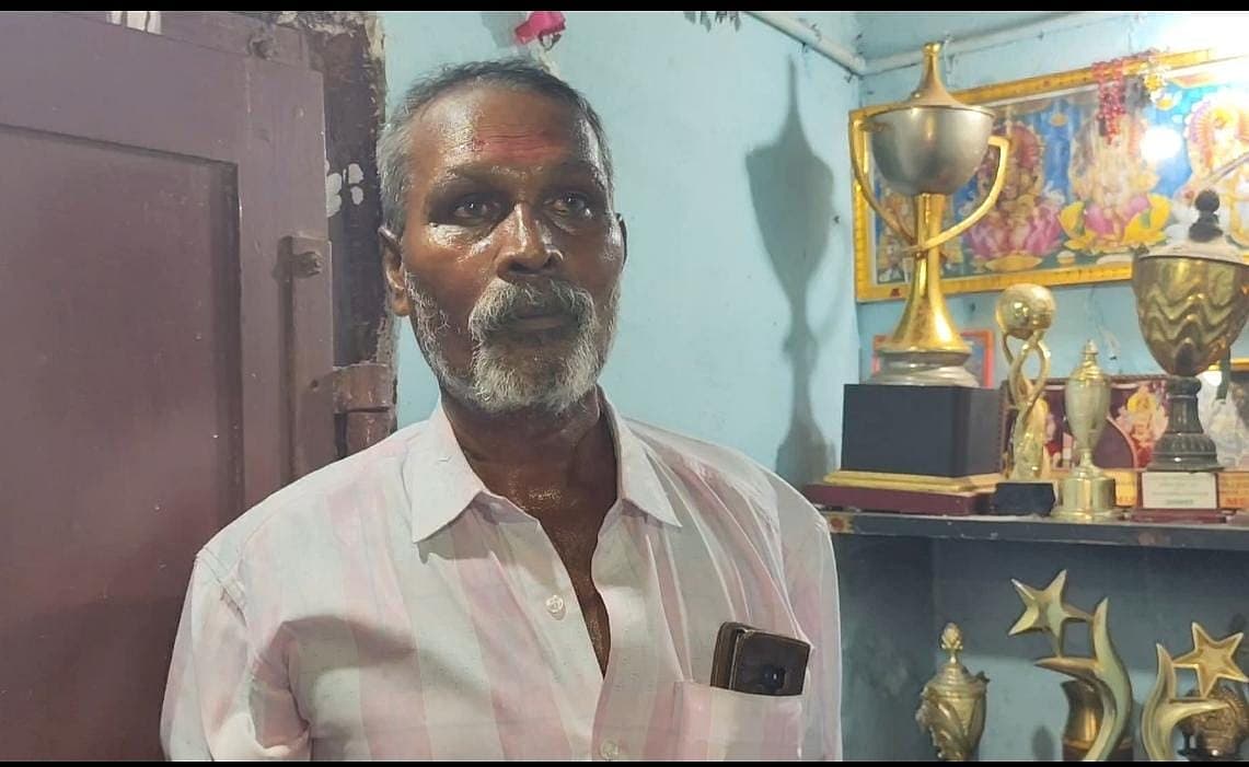 பதக்கம் வென்ற பிரவீனின் தந்தை சித்திரவேல்