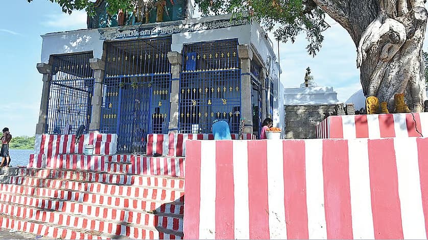 புதுக்குடி நதிக்கரை சுப்பிரமண்ய சுவாமி