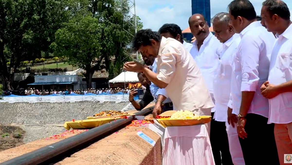 மேட்டூர் அணையைத் திறந்து வைத்தார் முதல்வர் விஜய்!