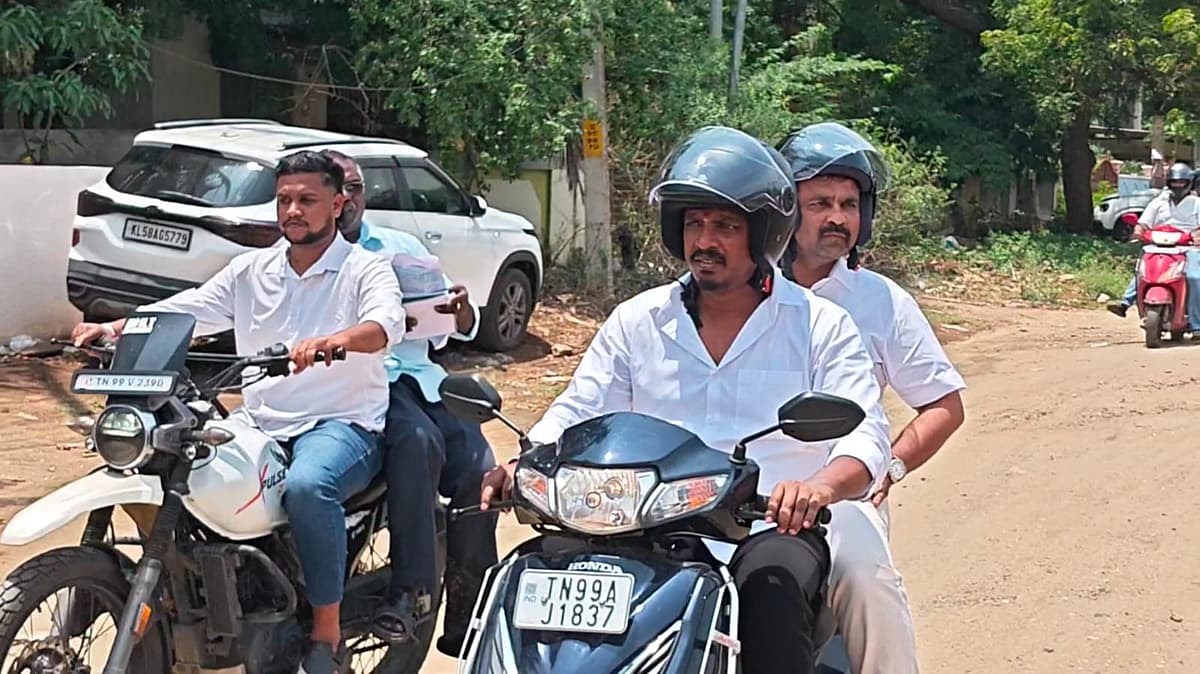 அமைச்சர்கள் மதன்ராஜா, விக்னேஷ்