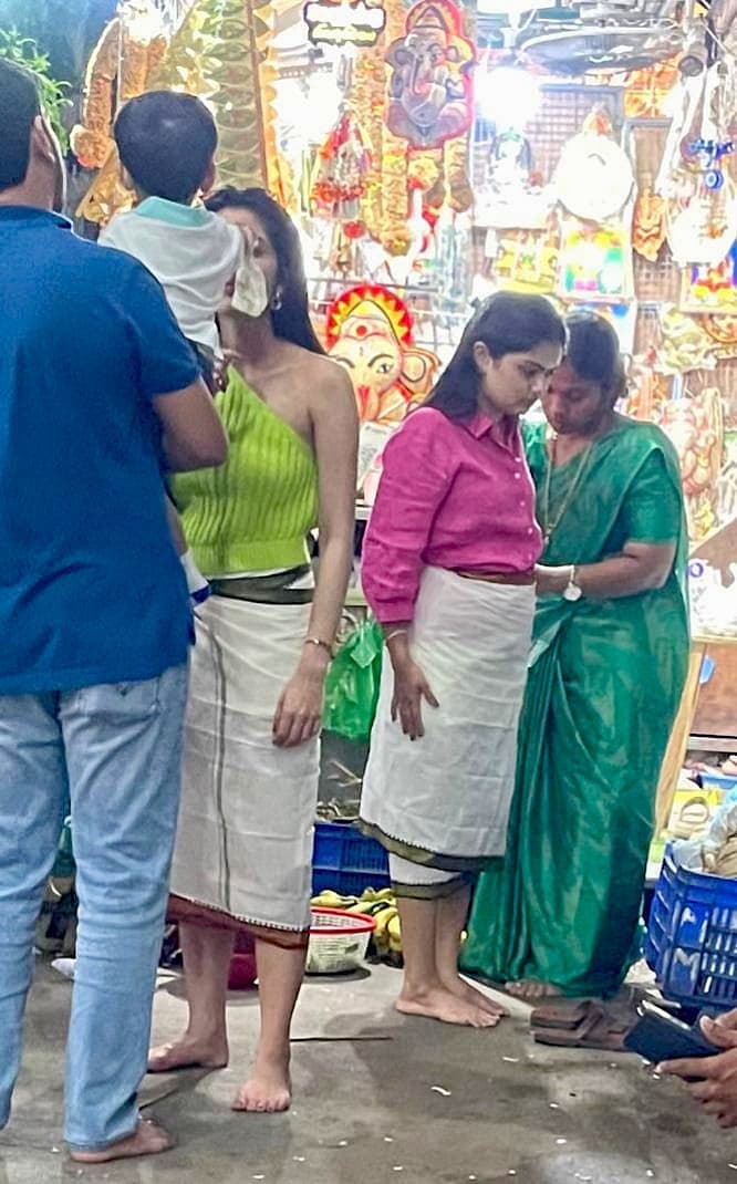 வேட்டி அணிந்த பெண்கள்