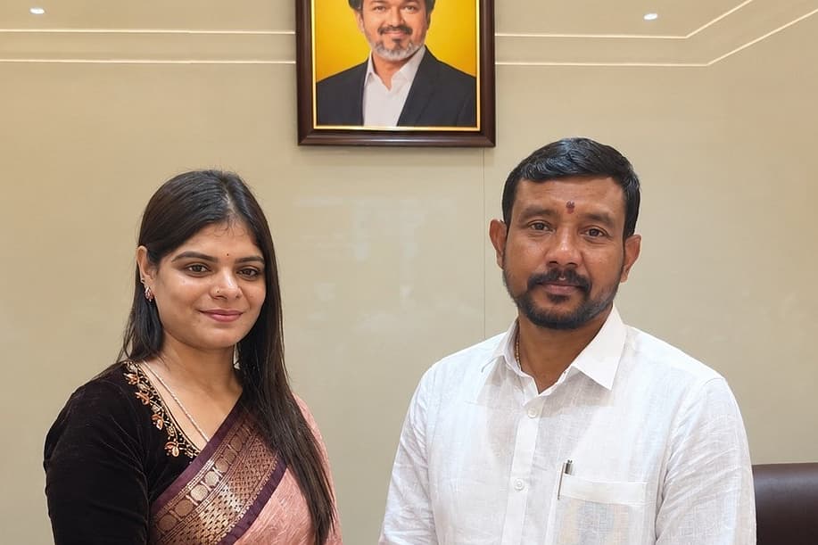 கனிமொழி சந்தோஷ், அமைச்சர் சம்பத்