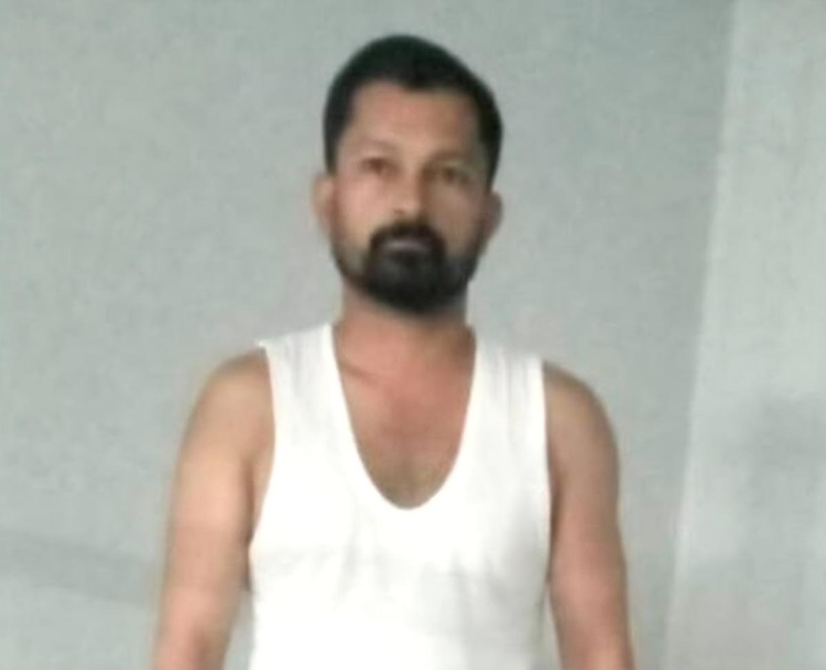 கத்தியால் குத்திய ஜினீஷ்