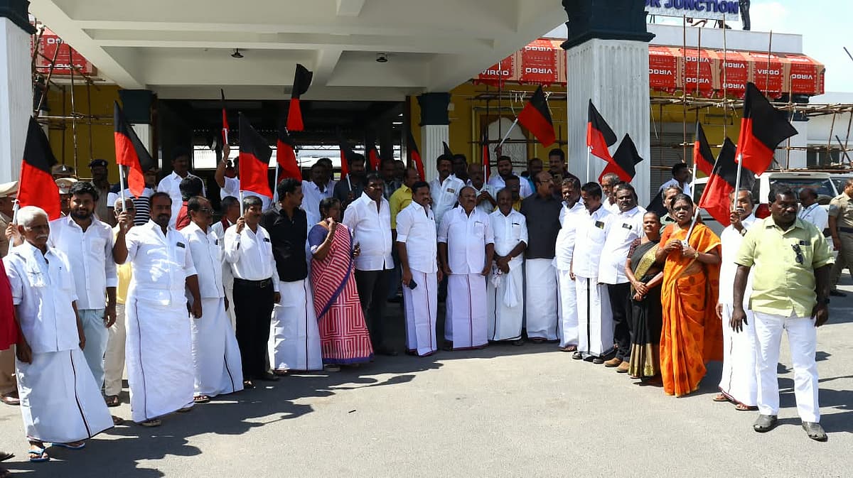 திமுக-வினர் ஆர்ப்பாட்டம்