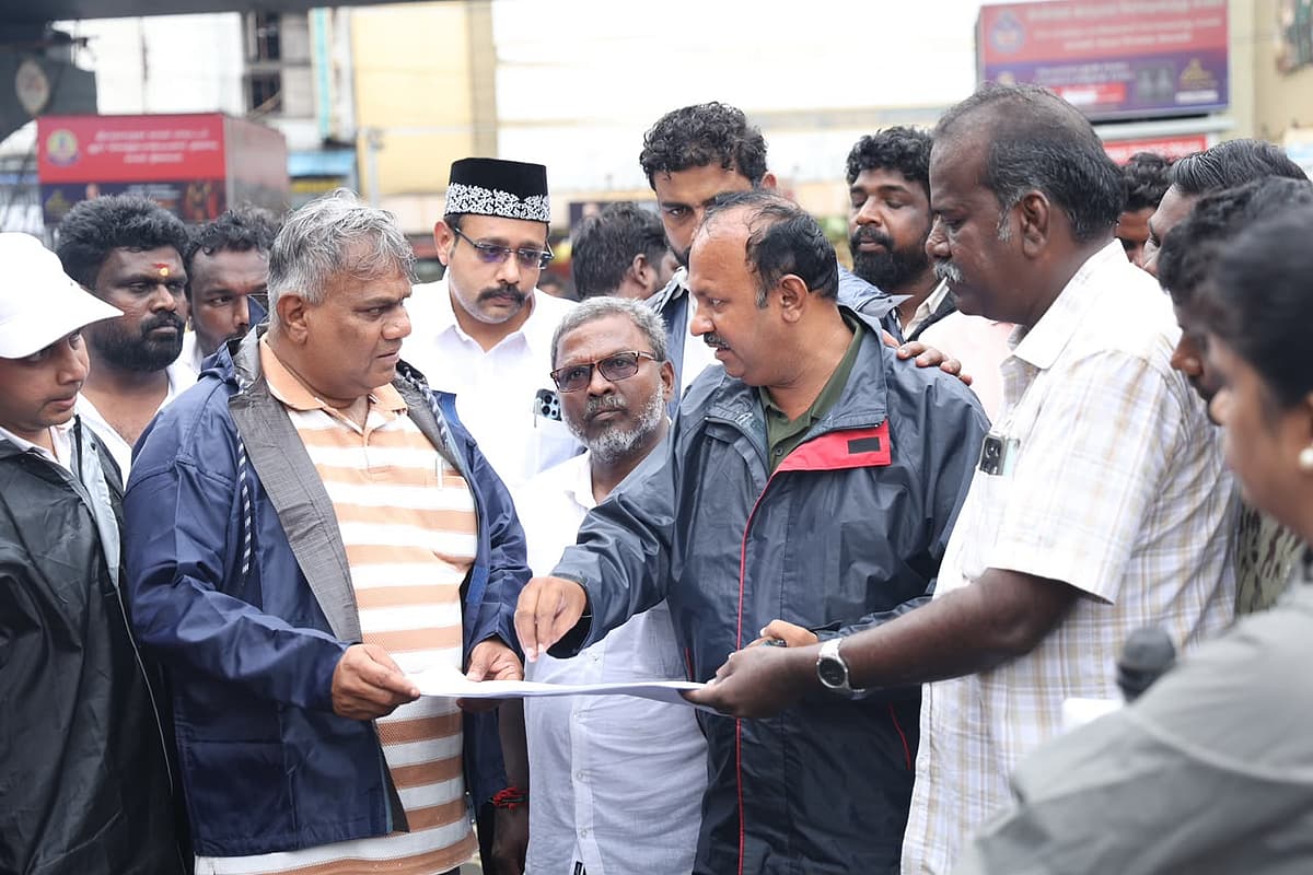 களத்தில் அமைச்சர் ஆனந்த்