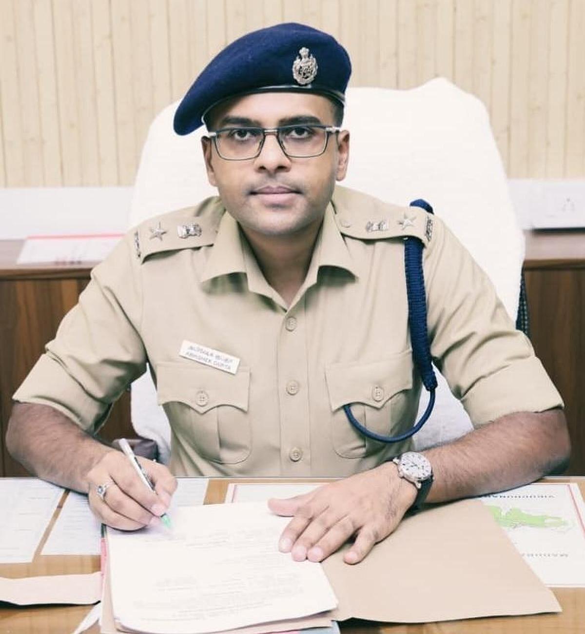 எஸ்.பி.அபிஷேக் குப்தா