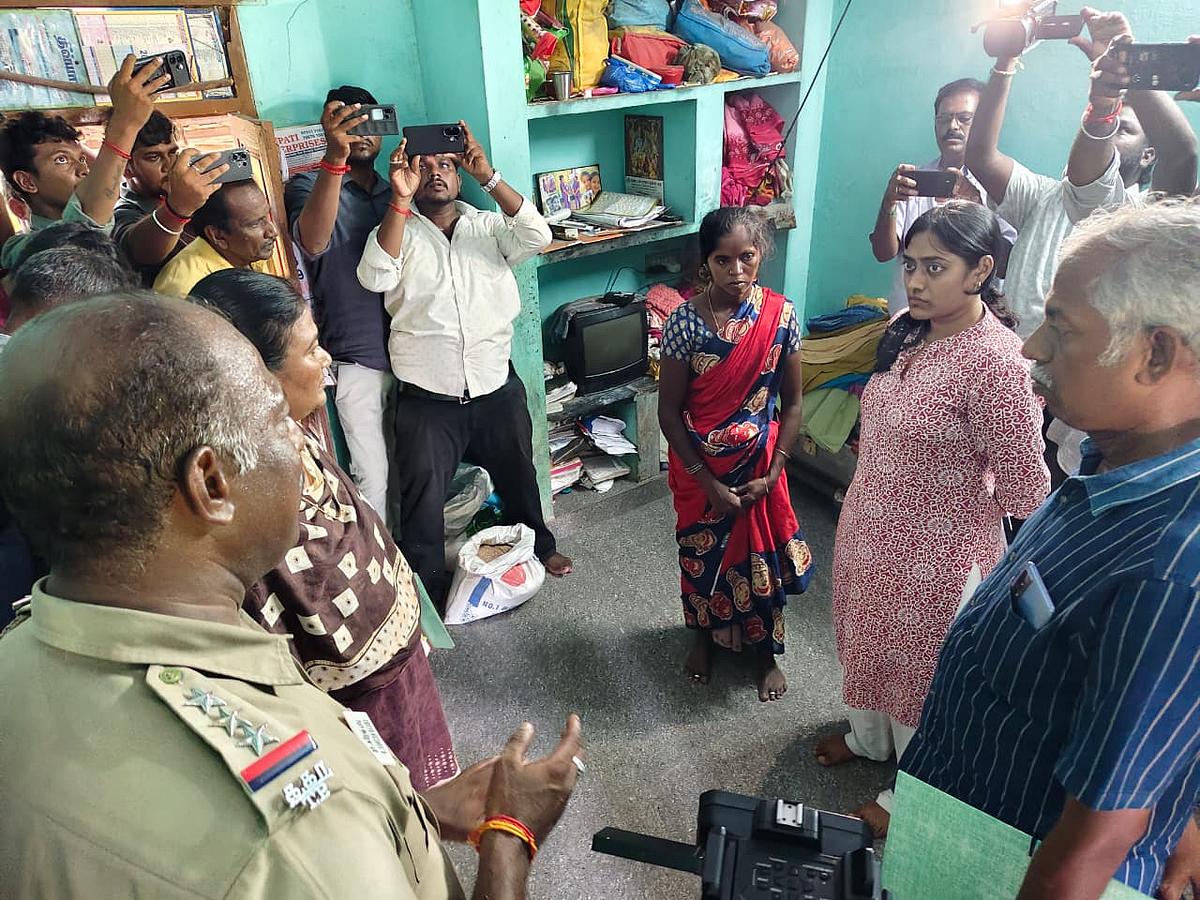 சிறுமியின் தாயிடம் போலீஸார் விசாரணை