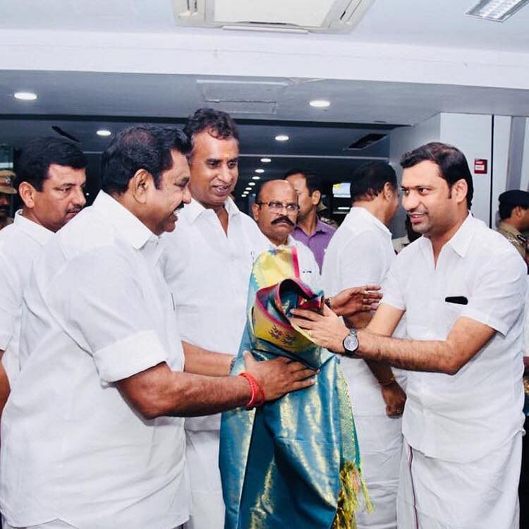 அன்று நிழல்; இன்று பகை..! ஒதுக்கிய வேலுமணி... விலகிய சந்திரசேகர்! - கோவை  அதிமுகவில் நடப்பது என்ன? - Vikatan