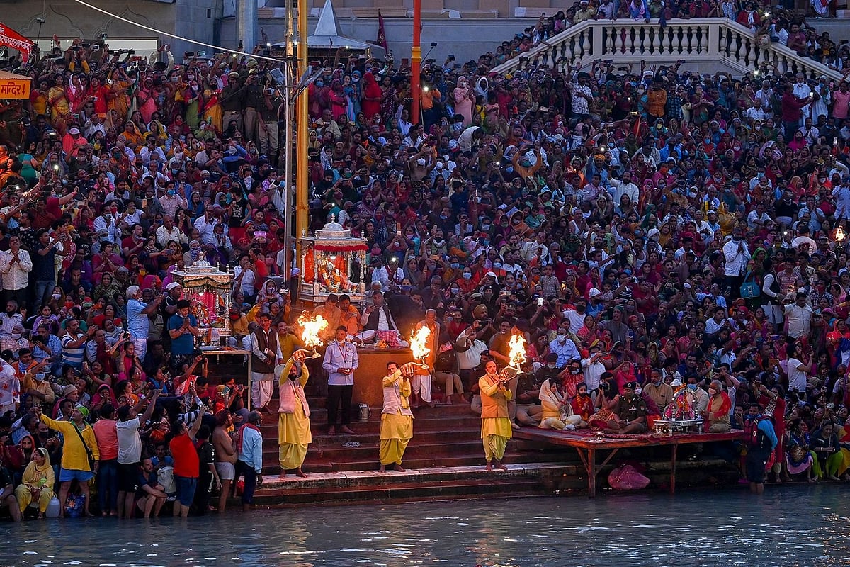 Kumbh Mela: `ரூ.7,500 கோடி பட்ஜெட்; 40 கோடி பக்தர்கள்; 1.6 லட்சம்  டென்ட்கள்' - கும்பமேளா ஏற்பாடுகள் | kumbh mela 2025 celebration in  uttarpradesh - Vikatan