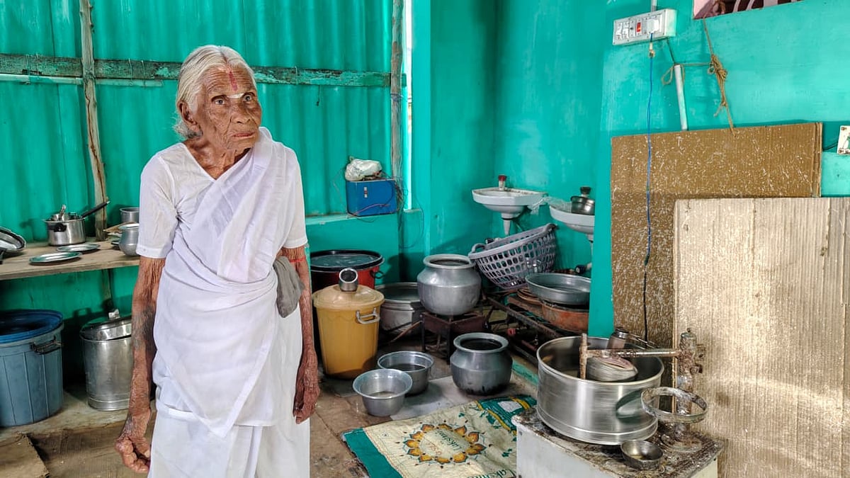 கோவை ரூ.1 இட்லி பாட்டிக்கு தடையின்றி சிலிண்டர் வழங்க உத்தரவு