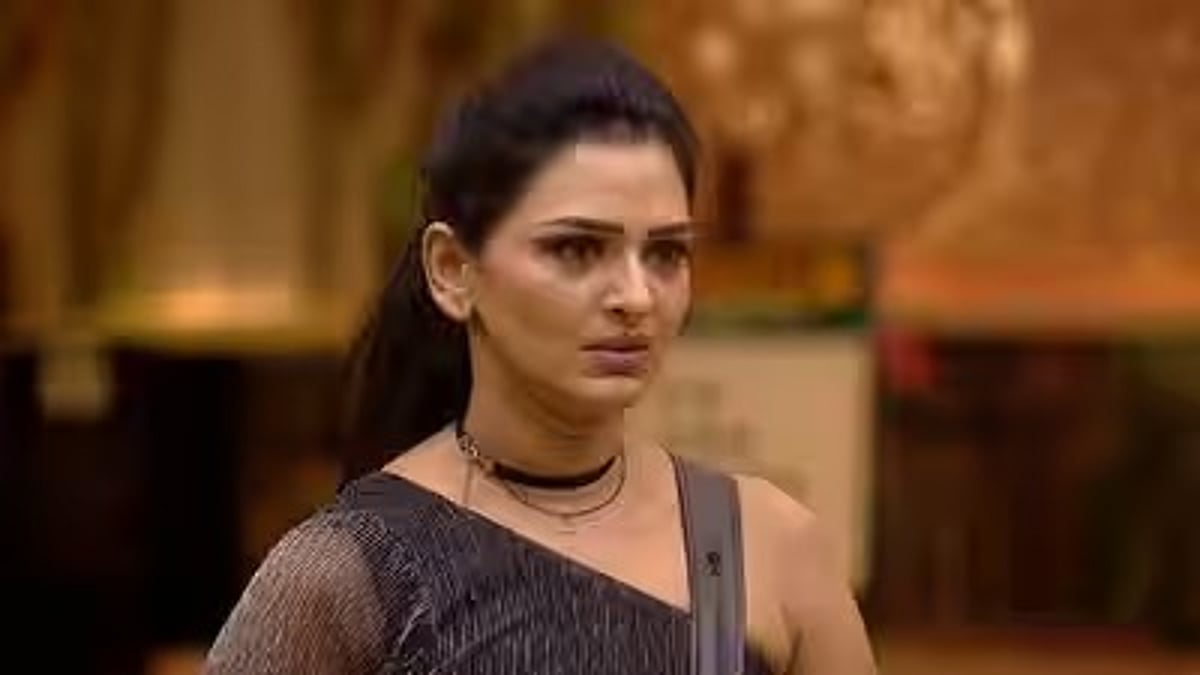 பிக்பாஸ் நிகழ்ச்சியிலிருந்து வெளியேறினார் நடிகை ஆனந்தி